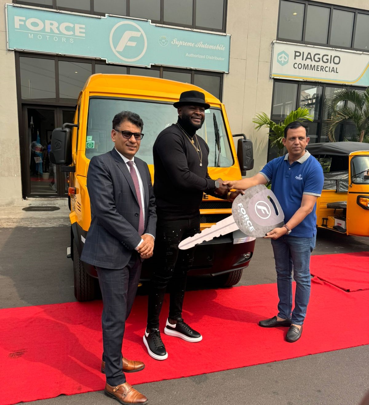 π’ Supreme Automobile is proud to welcome a new client, Congolese boxer Martin Bakole, who has joined the Supreme Automobile family by acquiring Force Joie minibus π