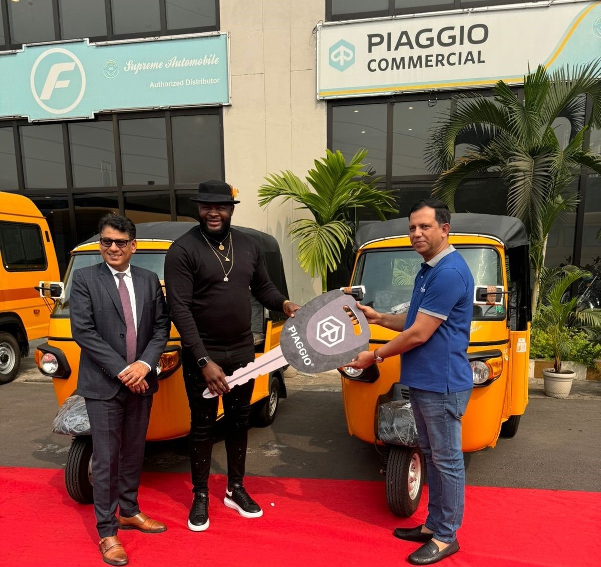 π’ Supreme Automobile is proud to welcome a new client, Congolese boxer Martin Bakole, who has joined the Supreme Automobile family by acquiring Piaggio three-wheeler πΊ.